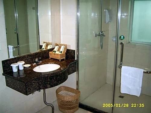 Фото GreenTree Inn Dongguan Houjie Business Hotel