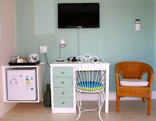 Фото Dolphin Inn Guesthouse