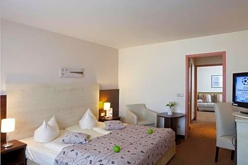 Фото Qu Hotel Augsburg