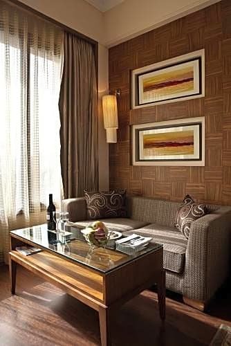 Фото The Bristol Hotel