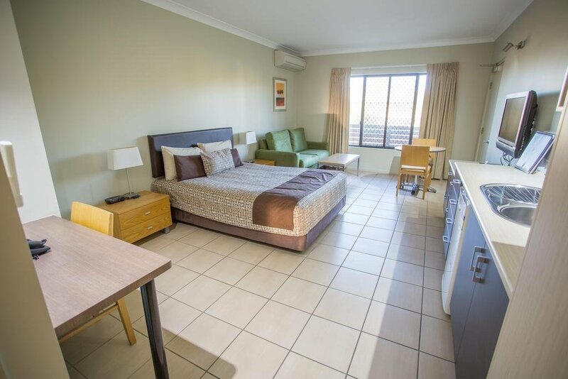 Гостиница Spinifex Motel & Serviced Apartments