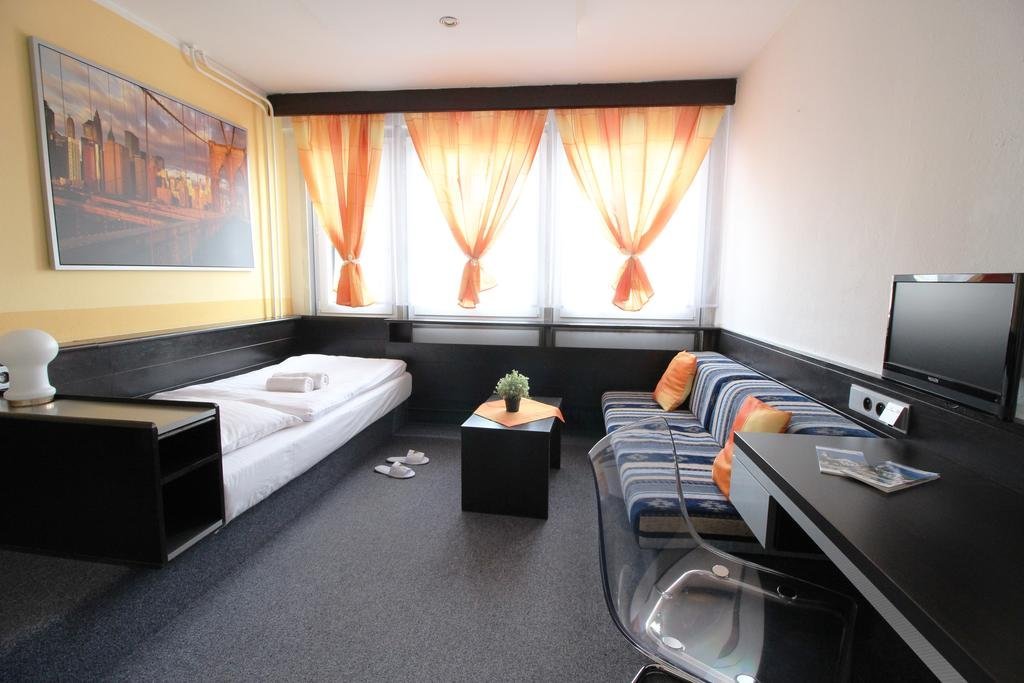 Фото отеля 2