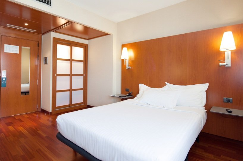 Фото Hotel Ciutat Martorell