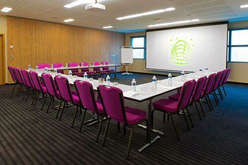 Внешний вид отеля voco Paris - Porte de Clichy в Клишах, фото 4