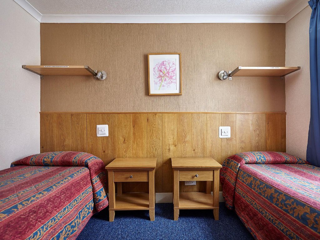 Фото MacDonald Hotel