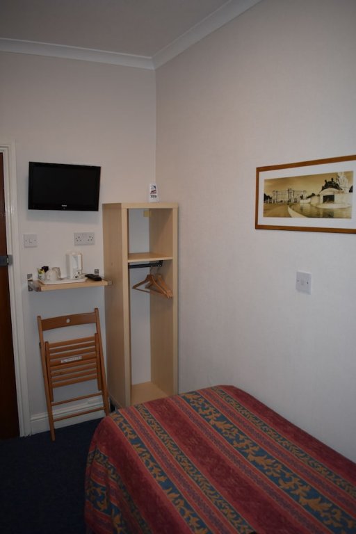 Фото MacDonald Hotel