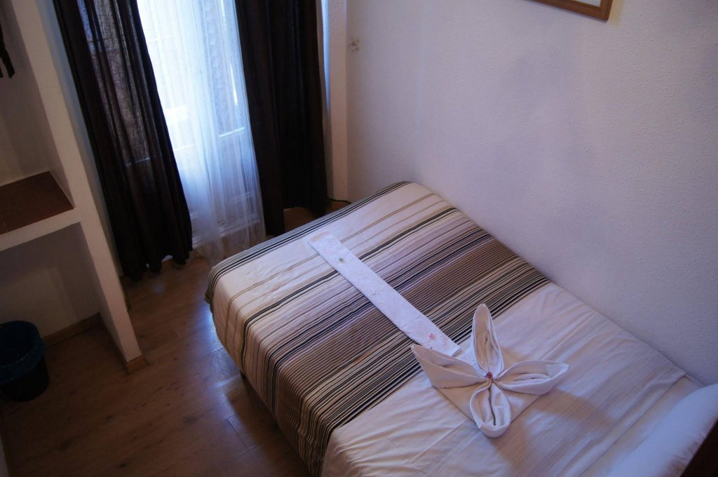 Фото Hostal A Nuestra Senora De La Paloma