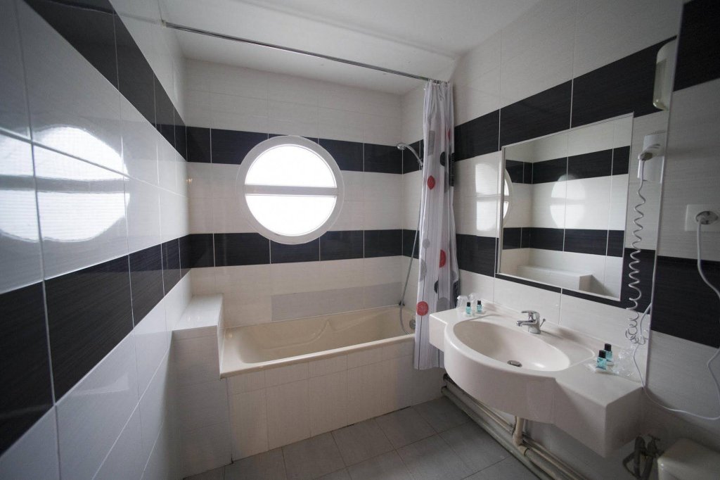 Фото Hôtel Restaurant Kyriad Direct Dijon Nord - Zenith - Toison d'Or