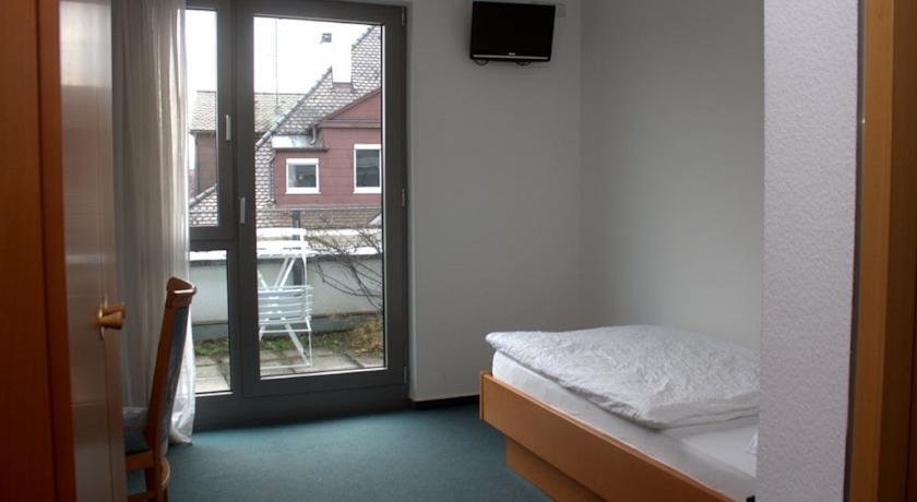 Фото Hotel Garni Metzingen