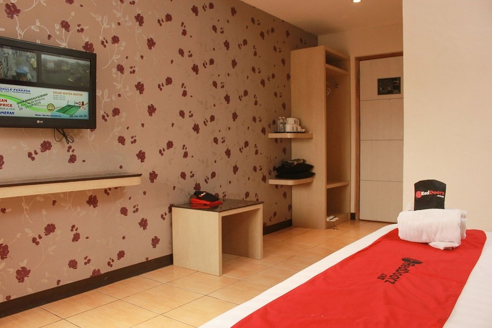 Фото RedDoorz Premium near Bandung Station