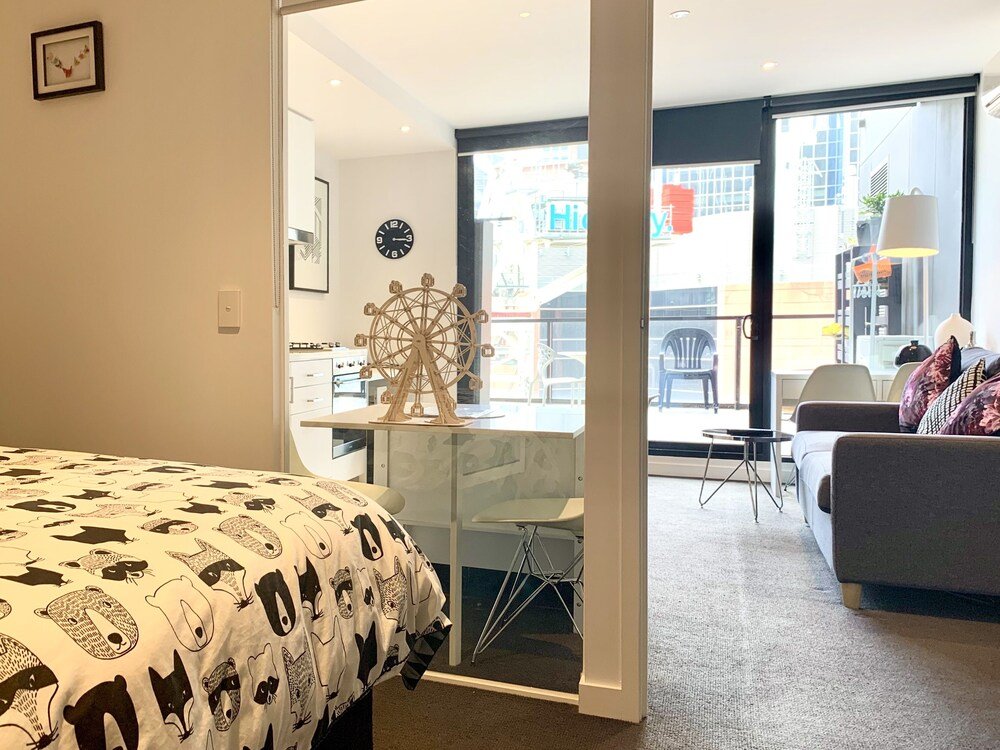 Фото ReadySet Apartments on Little Collins