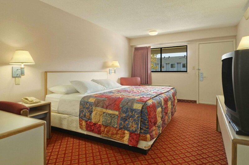 Гостиница Days Inn by Wyndham Overland Park/Metcalf/Convention Center в Оверлэнд Парк