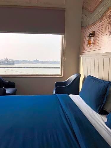 Фото Polo Floatel Kolkata