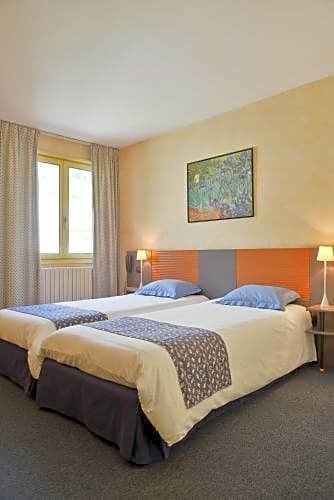 Гостиница Hôtel Rolland в Ла-Туре-дю-Пене