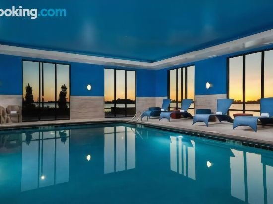 Фото Hampton Inn by Hilton Burley