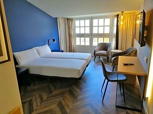 Гостиница Alda Galería Coruña в Ла-Корунье