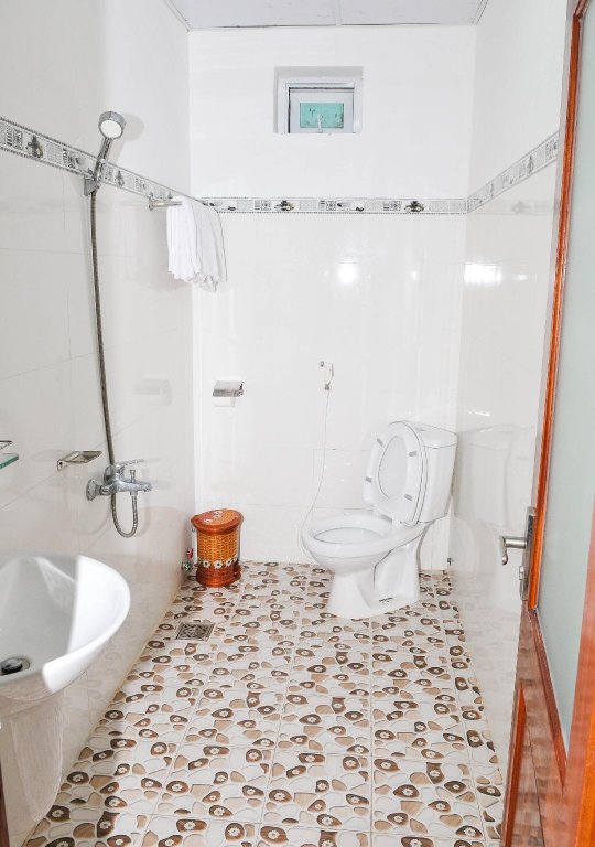 Фото Khach San Huong Giang