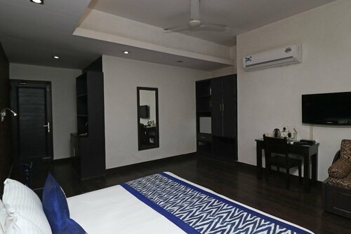 Гостиница Hotel Chalet в Дели