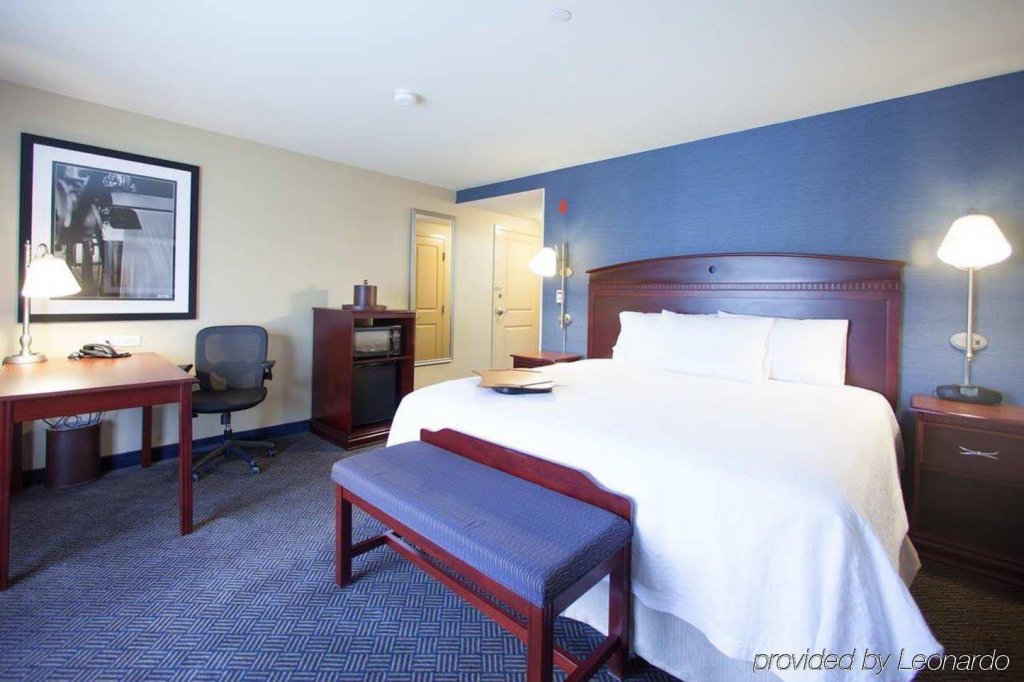 Фото Hampton Inn Nashua