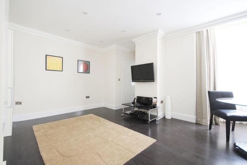 Фото Chilworth Court