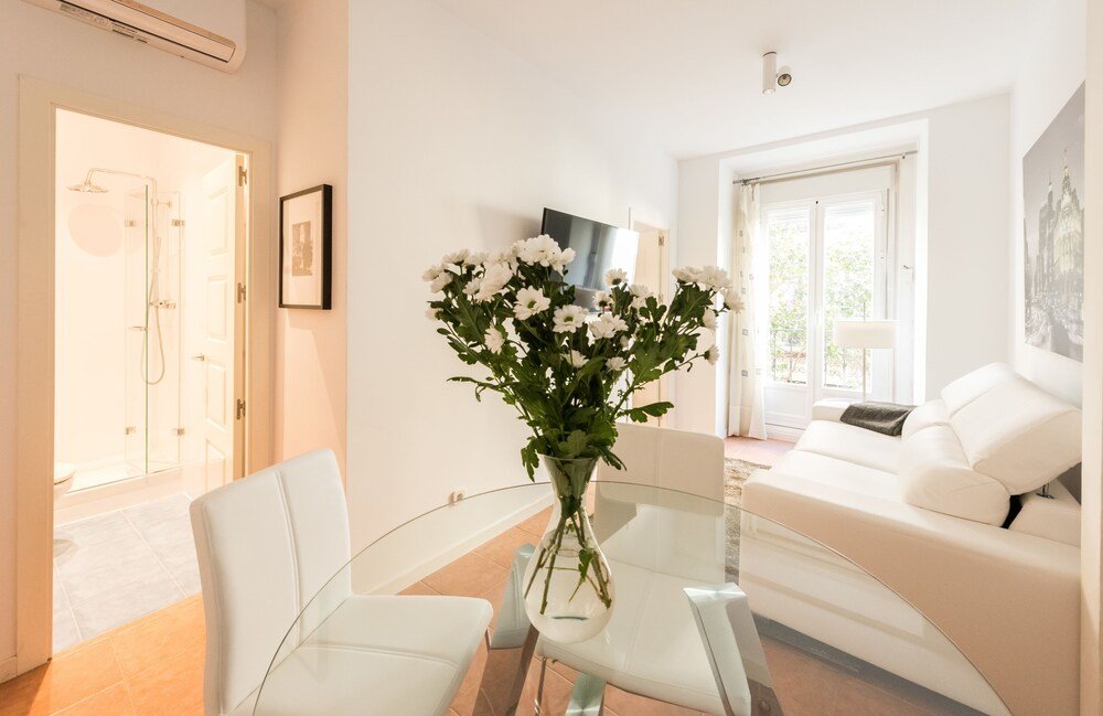 Фото Reina Sofia Boutique - MADFlats Collection