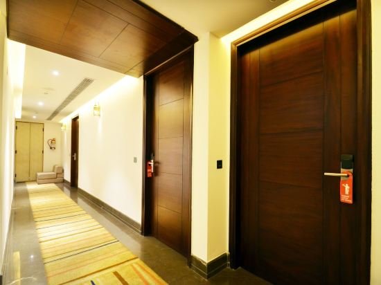 Фото Hotel Riyasat