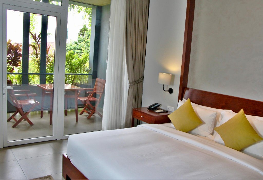 Фото Indra Hotel