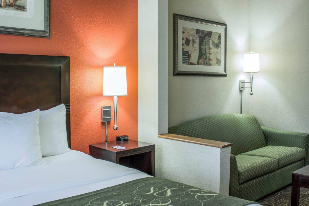 Фото Comfort Suites Regency Park