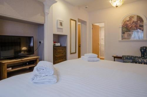 Фото Dukes Folly Hotel