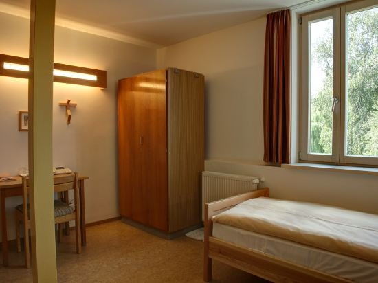 Фото St. Bonifatiuskloster - Geistliches Zentrum