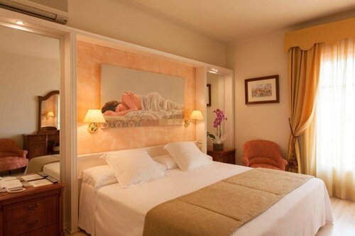 Гостиница Hotel Pirineos в Фигерасе