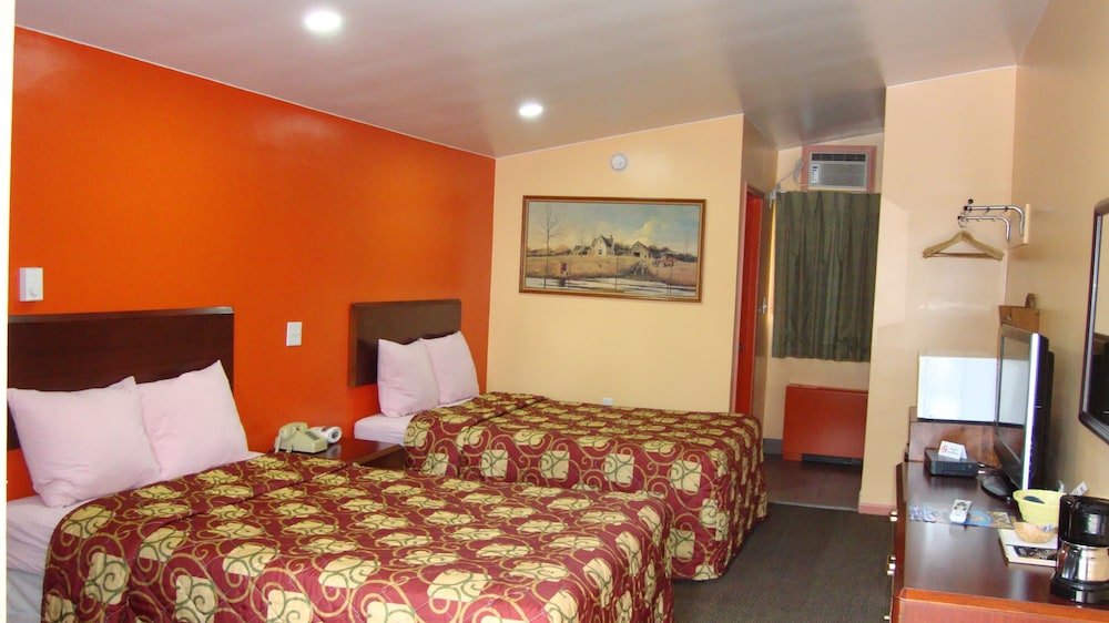 Фото Pinconning Trail Inn Motel