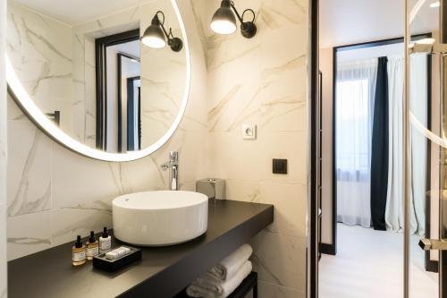 Фото Laz' Hotel SPA Urbain Paris