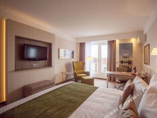 Фото DoubleTree by Hilton Hannover Schweizerhof