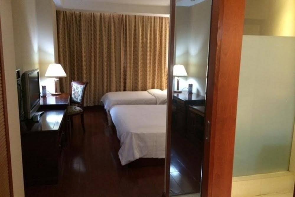 Фото Starway Hotel Hongqiao Junction Center Branch