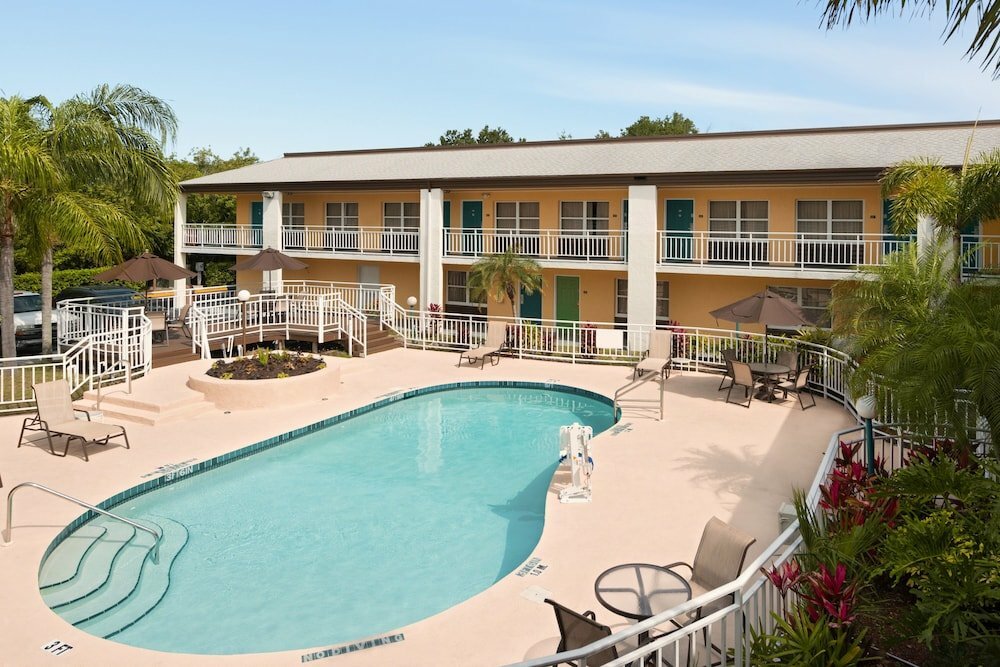 Hotel Super 8 by Wyndham Ellenton Bradenton Area, State of Florida, photo