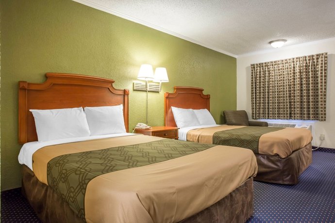 Фото Rodeway Inn & Suites Fort Jackson