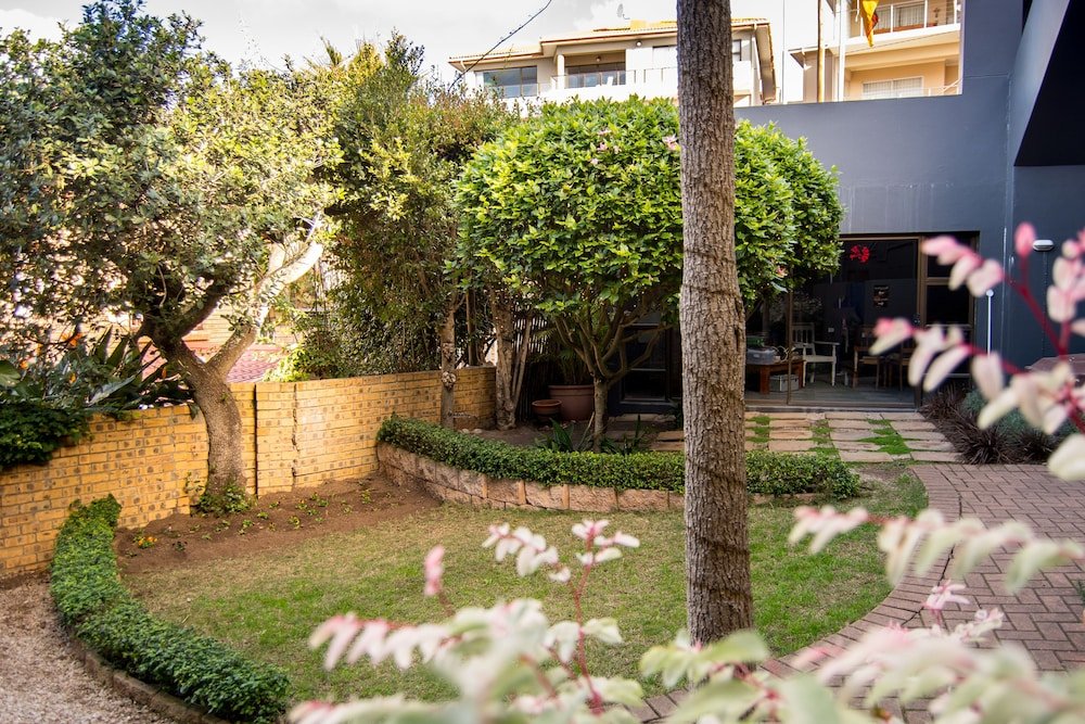 Фото Edward Charles Manor