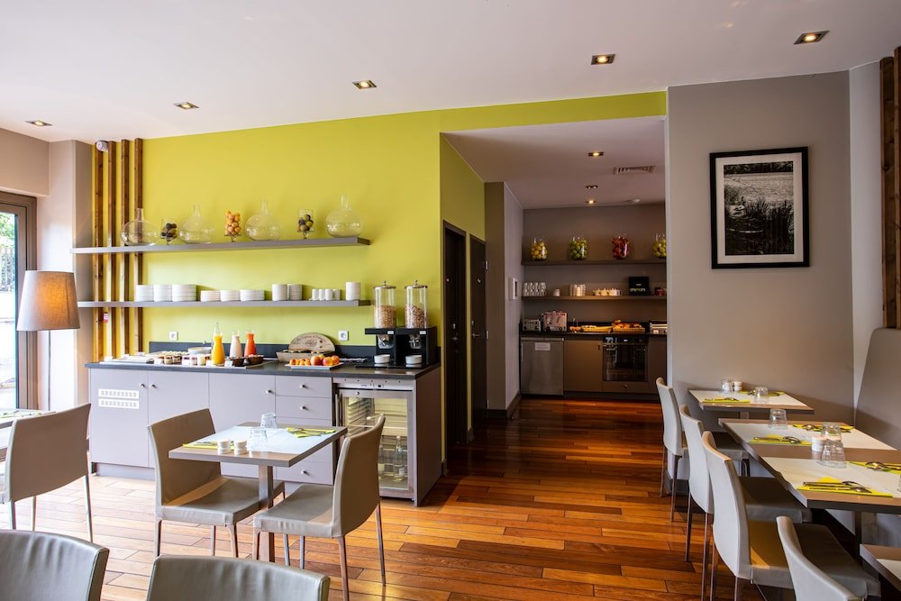 Фото Adonis Lyon Dock Ouest