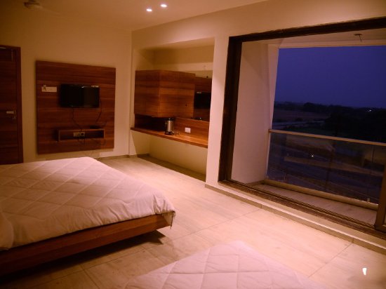 Фото The Bliss Hotel