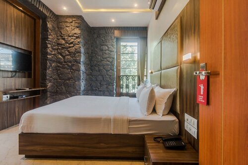 Гостиница Oyo 9395 Hotel Sea Grand в Мумбаи