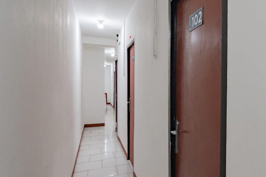 Фото RedDoorz near Riau Junction Mall 2