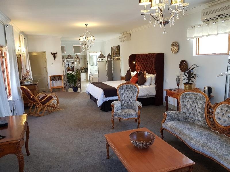 Фото Montagu Country Hotel