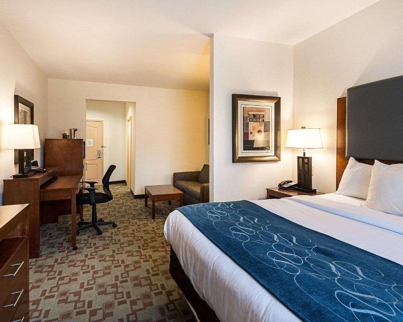 Фото Comfort Suites Oil Center