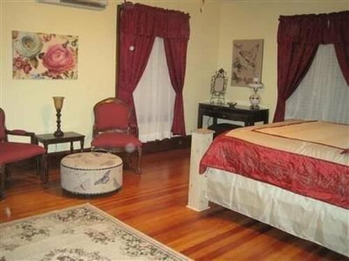 Гостиница Walton Manor Inn Bed & Breakfast в Пальмире