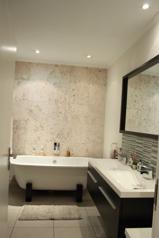 Фото The Nicol Hotel and Apartments