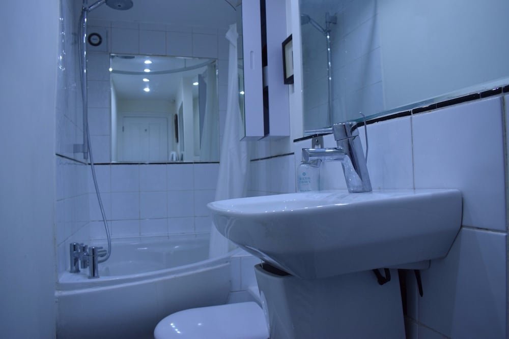 Фото Comfortable Central 1 Bedroom Flat