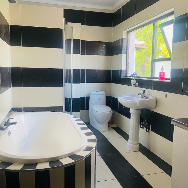 Фото Airport Royal Guest House