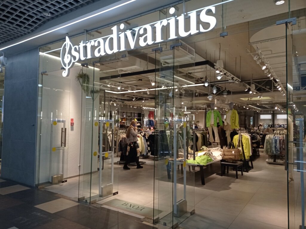 Магазин одежды Stradivarius, Минск, фото