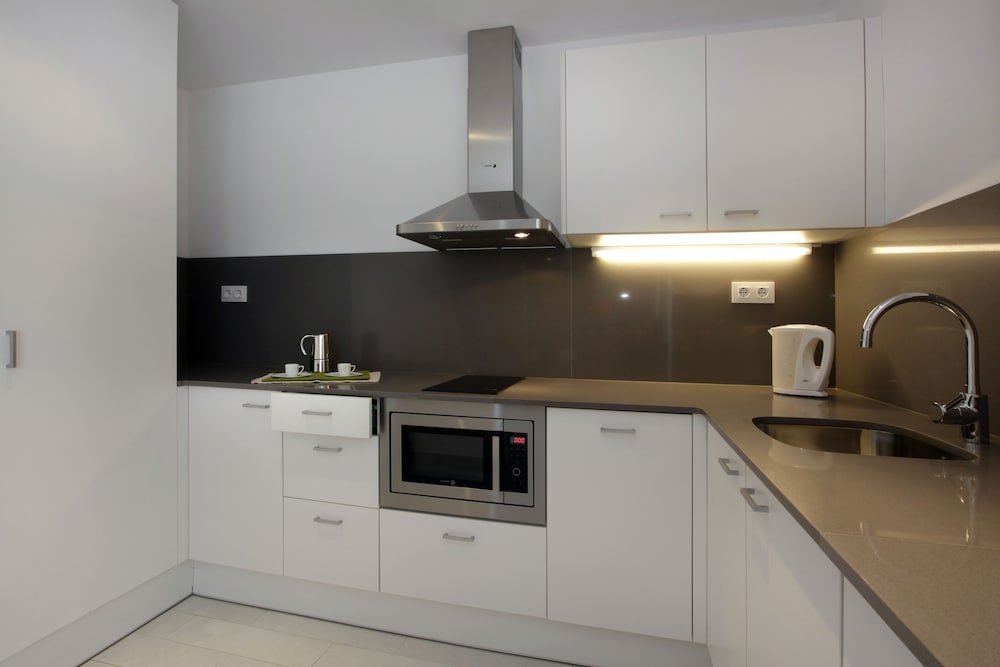 Фото Fisa Rentals Les Corts Apartments